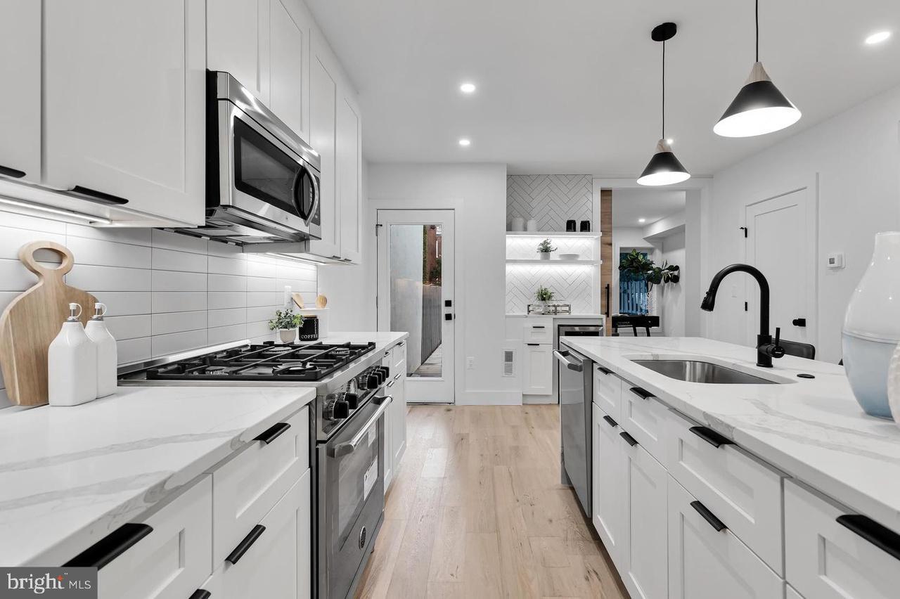 718 6TH ST NE #1, WASHINGTON, District Of Columbia 20002, 4 Bedrooms Bedrooms, 7 Rooms Rooms,2 BathroomsBathrooms,Residential,For sale,718 6TH ST NE #1,DCDC2241502 MLS # DCDC2241502