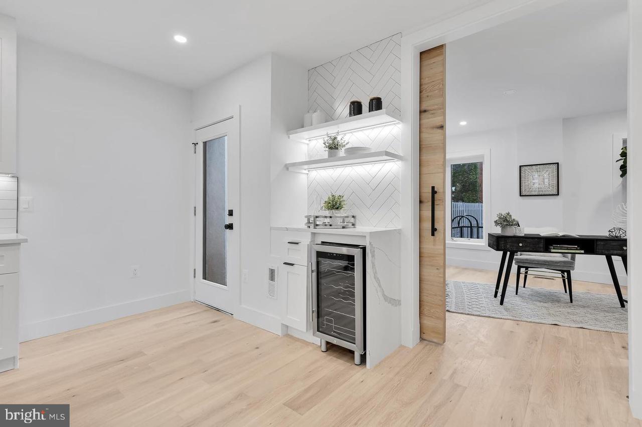 718 6TH ST NE #1, WASHINGTON, District Of Columbia 20002, 4 Bedrooms Bedrooms, 7 Rooms Rooms,2 BathroomsBathrooms,Residential,For sale,718 6TH ST NE #1,DCDC2241502 MLS # DCDC2241502