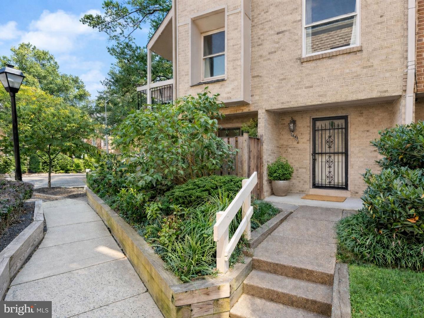 1641 KENWOOD AVE, ALEXANDRIA, Virginia 22302, 2 Bedrooms Bedrooms, ,2 BathroomsBathrooms,Residential,For sale,1641 KENWOOD AVE,VAAX2053192 MLS # VAAX2053192 1641 KENWOOD AVE, ALEXANDRIA, Virginia 22302, 2 Bedrooms Bedrooms, ,2 BathroomsBathrooms,Residential,For sale,1641 KENWOOD AVE,VAAX2053192 MLS # VAAX2053192