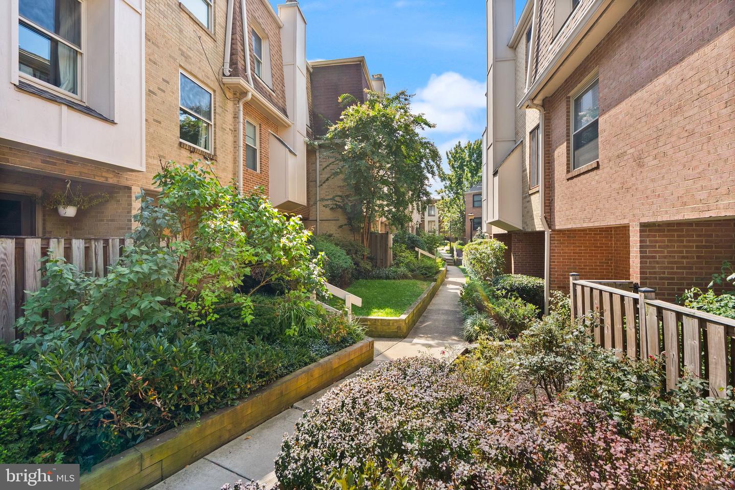 1641 KENWOOD AVE, ALEXANDRIA, Virginia 22302, 2 Bedrooms Bedrooms, ,2 BathroomsBathrooms,Residential,For sale,1641 KENWOOD AVE,VAAX2053192 MLS # VAAX2053192 1641 KENWOOD AVE, ALEXANDRIA, Virginia 22302, 2 Bedrooms Bedrooms, ,2 BathroomsBathrooms,Residential,For sale,1641 KENWOOD AVE,VAAX2053192 MLS # VAAX2053192