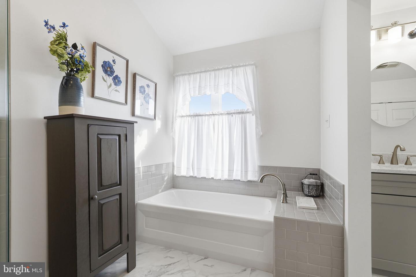 422 MILLDALE VALLEY DR, FRONT ROYAL, Virginia 22630, 4 Bedrooms Bedrooms, ,2 BathroomsBathrooms,Residential,For sale,422 MILLDALE VALLEY DR,VAWR2013136 MLS # VAWR2013136