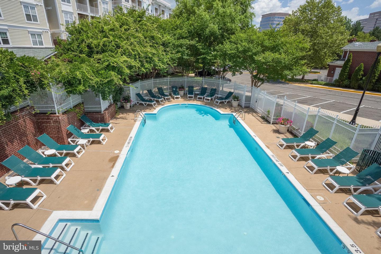 1625 INTERNATIONAL DR #421, MCLEAN, Virginia 22102, 1 Bedroom Bedrooms, ,1 BathroomBathrooms,Residential,For sale,1625 INTERNATIONAL DR #421,VAFX2285974 MLS # VAFX2285974