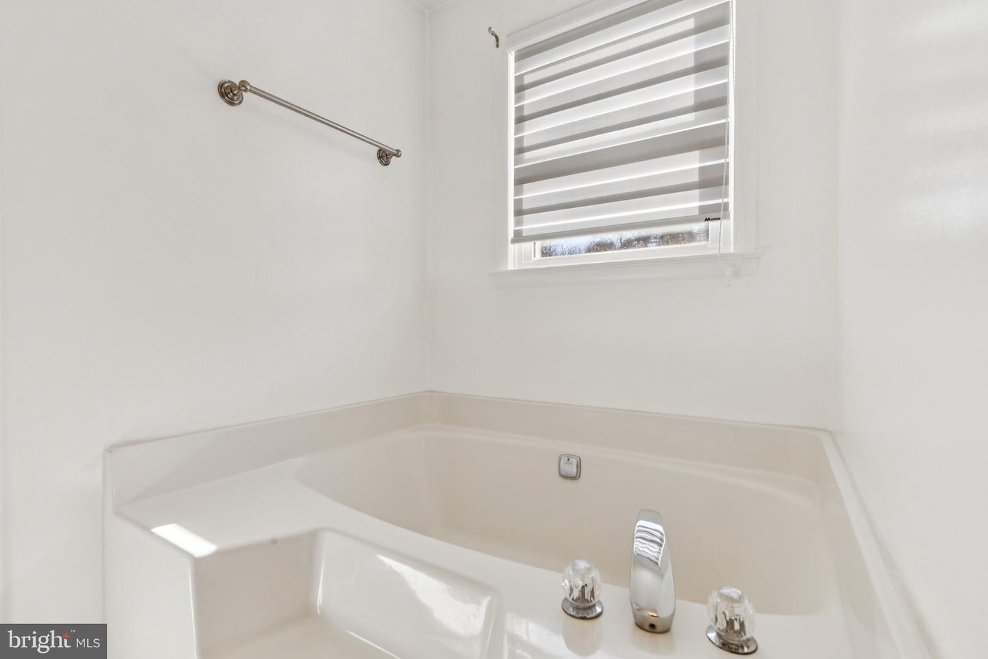 6127 BEVERLEYS MILL RD, BROAD RUN, Virginia 20137, 3 Bedrooms Bedrooms, 10 Rooms Rooms,2 BathroomsBathrooms,Residential,For sale,6127 BEVERLEYS MILL RD,VAFQ2020148 MLS # VAFQ2020148