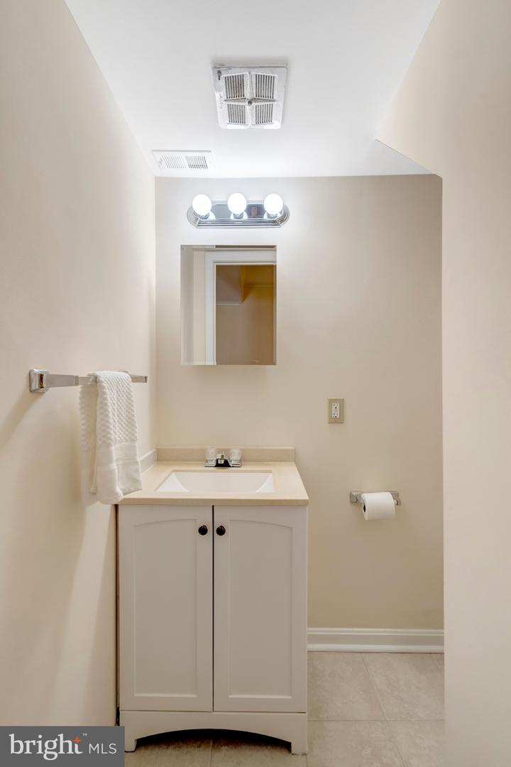 6306 PADDINGTON LN, CENTREVILLE, Virginia 20120, 4 Bedrooms Bedrooms, ,2 BathroomsBathrooms,Residential,For sale,6306 PADDINGTON LN,VAFX2286028 MLS # VAFX2286028