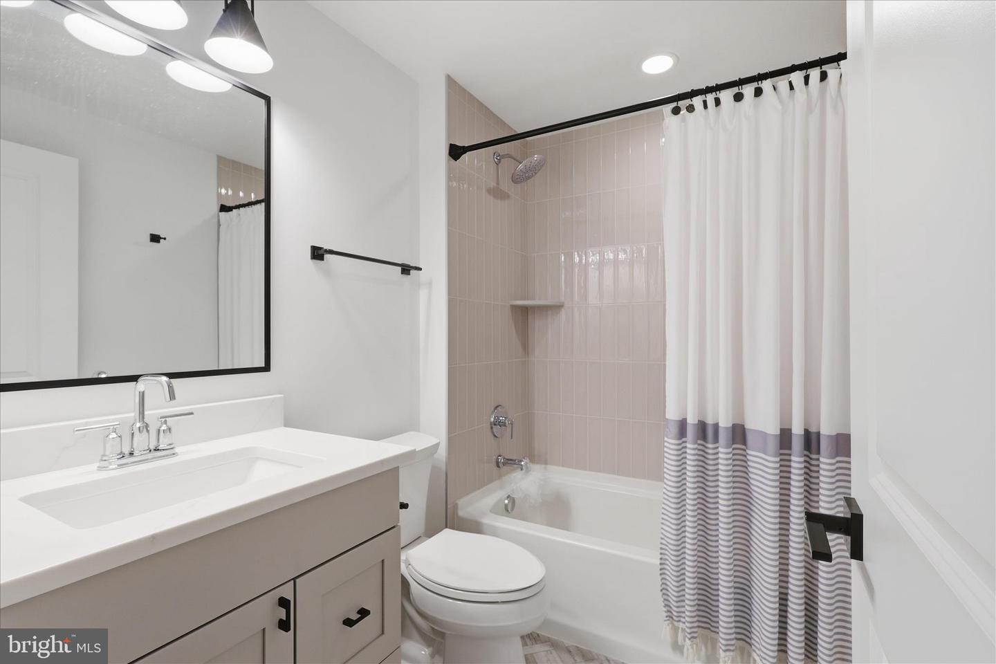 5696 TUNWELL CT, BURKE, Virginia 22015, 5 Bedrooms Bedrooms, ,4 BathroomsBathrooms,Residential,For sale,5696 TUNWELL CT,VAFX2286056 MLS # VAFX2286056