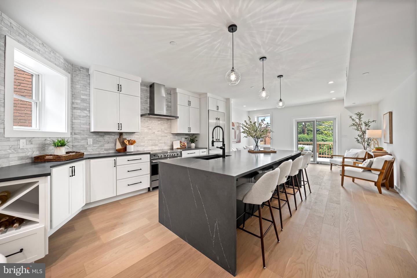 131 11 ST NE #3, WASHINGTON, District Of Columbia 20002, 4 Bedrooms Bedrooms, ,2 BathroomsBathrooms,Residential,For sale,131 11 ST NE #3,DCDC2241690 MLS # DCDC2241690