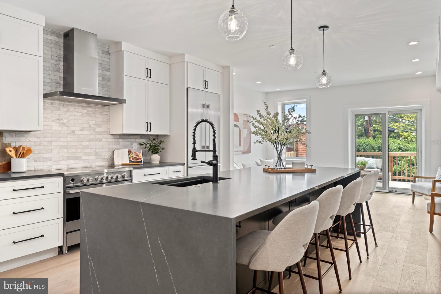 131 11 ST NE #3, WASHINGTON, District Of Columbia 20002, 4 Bedrooms Bedrooms, ,2 BathroomsBathrooms,Residential,For sale,131 11 ST NE #3,DCDC2241690 MLS # DCDC2241690