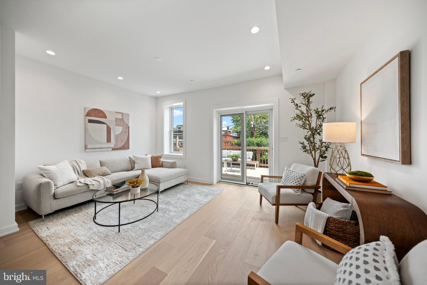 131 11 ST NE #3, WASHINGTON, District Of Columbia 20002, 4 Bedrooms Bedrooms, ,2 BathroomsBathrooms,Residential,For sale,131 11 ST NE #3,DCDC2241690 MLS # DCDC2241690