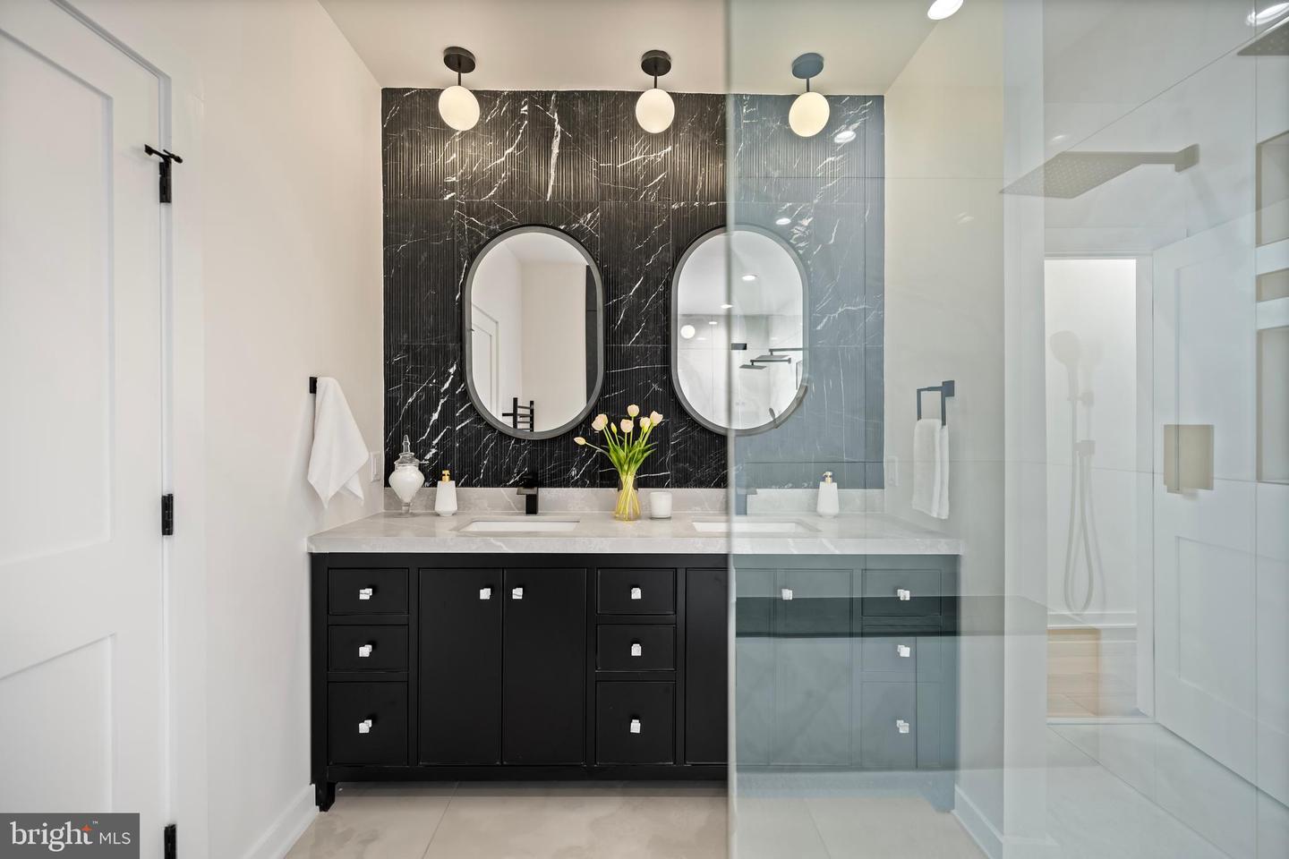 131 11 ST NE #3, WASHINGTON, District Of Columbia 20002, 4 Bedrooms Bedrooms, ,2 BathroomsBathrooms,Residential,For sale,131 11 ST NE #3,DCDC2241690 MLS # DCDC2241690