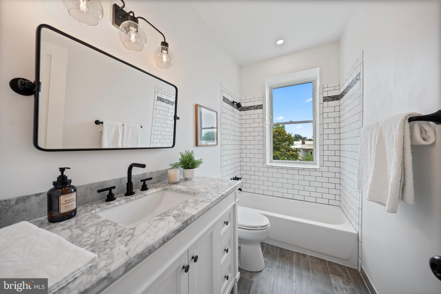 131 11 ST NE #3, WASHINGTON, District Of Columbia 20002, 4 Bedrooms Bedrooms, ,2 BathroomsBathrooms,Residential,For sale,131 11 ST NE #3,DCDC2241690 MLS # DCDC2241690