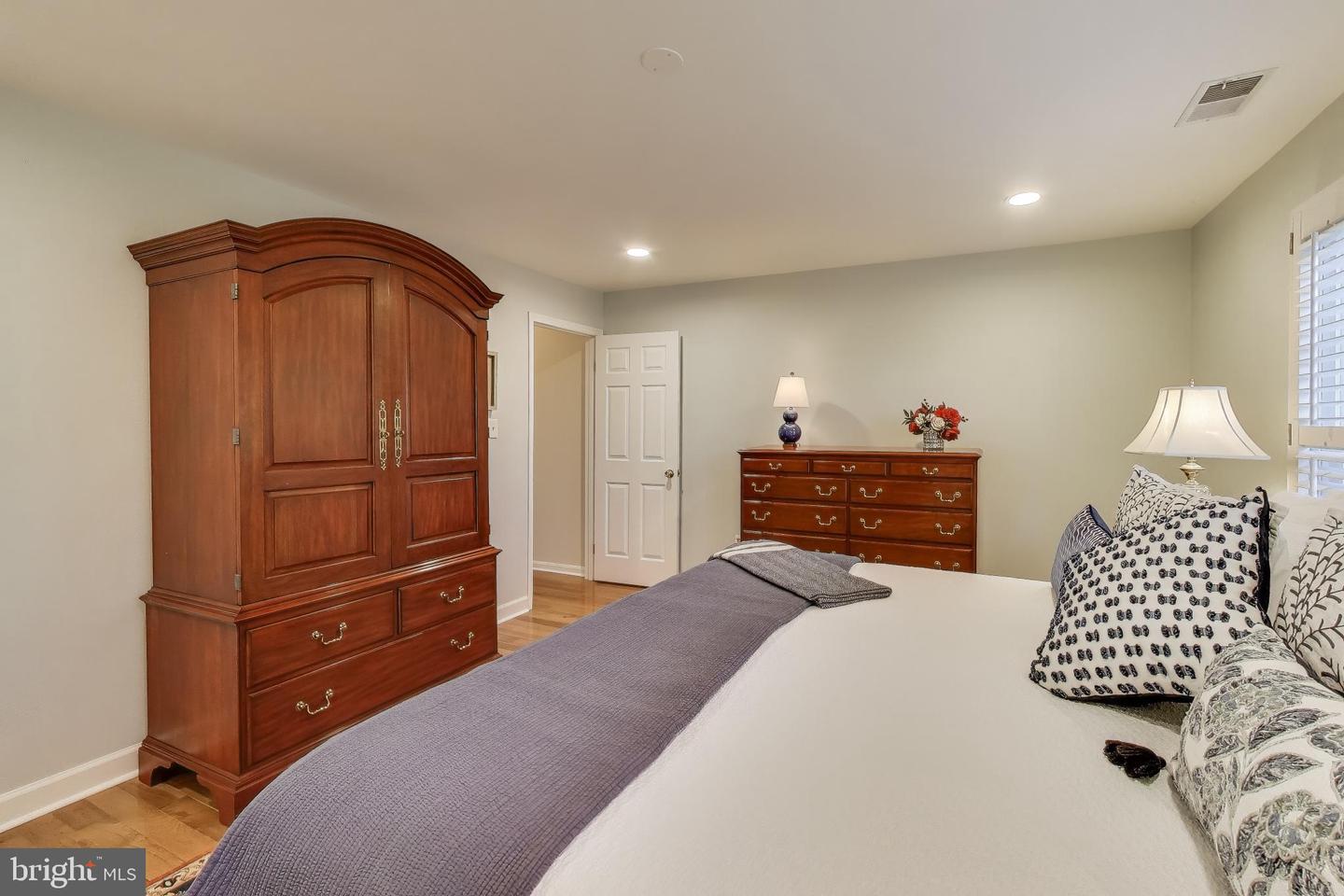 3717 JENNY LYNNE LN, FAIRFAX, Virginia 22030, 4 Bedrooms Bedrooms, ,3 BathroomsBathrooms,Residential,For sale,3717 JENNY LYNNE LN,VAFC2007670 MLS # VAFC2007670 3717 JENNY LYNNE LN, FAIRFAX, Virginia 22030, 4 Bedrooms Bedrooms, ,3 BathroomsBathrooms,Residential,For sale,3717 JENNY LYNNE LN,VAFC2007670 MLS # VAFC2007670