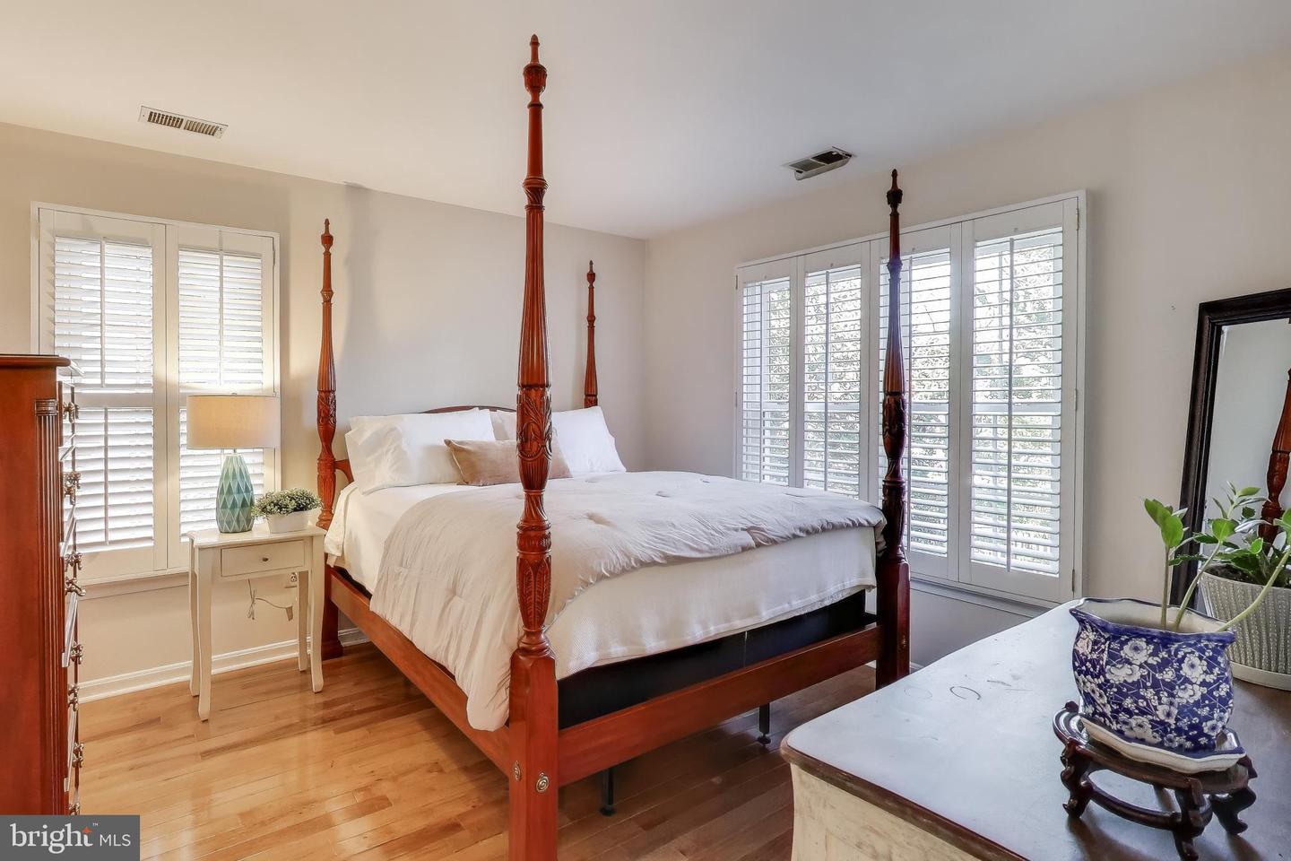 3717 JENNY LYNNE LN, FAIRFAX, Virginia 22030, 4 Bedrooms Bedrooms, ,3 BathroomsBathrooms,Residential,For sale,3717 JENNY LYNNE LN,VAFC2007670 MLS # VAFC2007670 3717 JENNY LYNNE LN, FAIRFAX, Virginia 22030, 4 Bedrooms Bedrooms, ,3 BathroomsBathrooms,Residential,For sale,3717 JENNY LYNNE LN,VAFC2007670 MLS # VAFC2007670