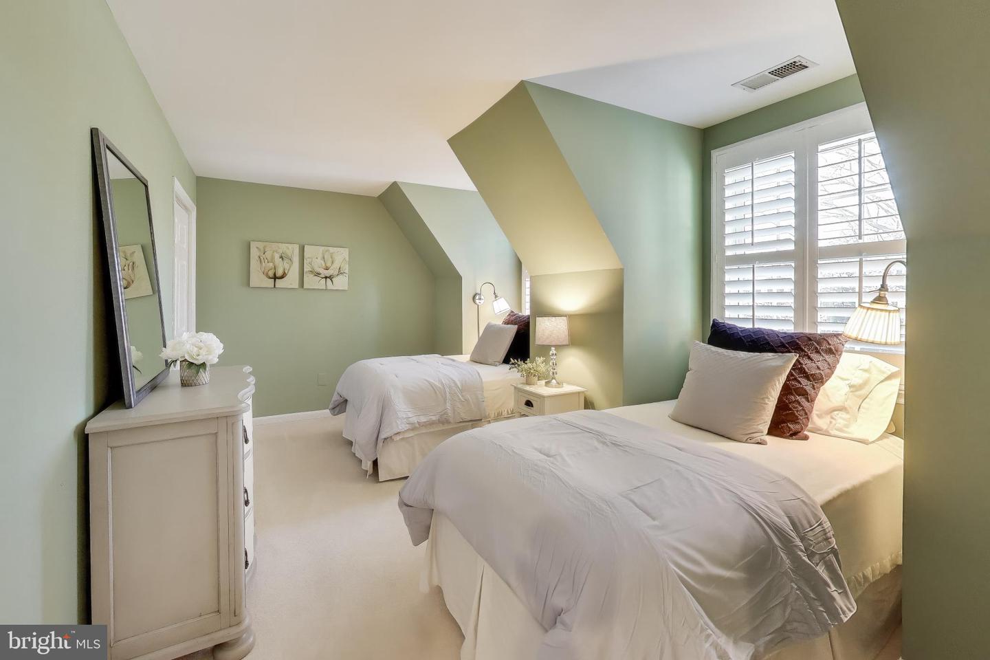 3717 JENNY LYNNE LN, FAIRFAX, Virginia 22030, 4 Bedrooms Bedrooms, ,3 BathroomsBathrooms,Residential,For sale,3717 JENNY LYNNE LN,VAFC2007670 MLS # VAFC2007670 3717 JENNY LYNNE LN, FAIRFAX, Virginia 22030, 4 Bedrooms Bedrooms, ,3 BathroomsBathrooms,Residential,For sale,3717 JENNY LYNNE LN,VAFC2007670 MLS # VAFC2007670