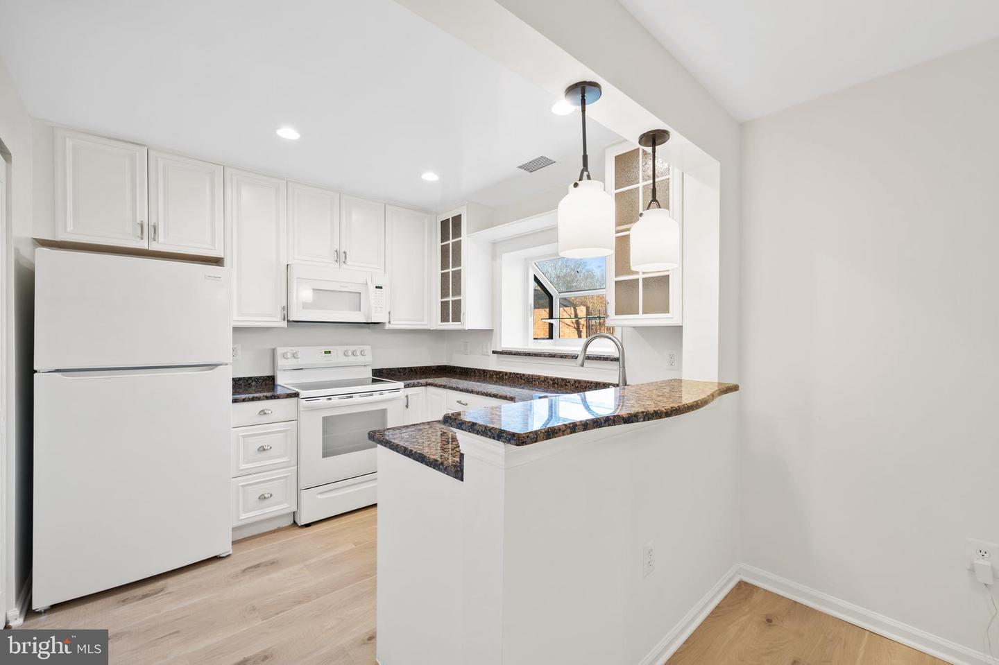 2600-A S ARLINGTON MILL DR #1, ARLINGTON, Virginia 22206, 2 Bedrooms Bedrooms, ,1 BathroomBathrooms,Residential,For sale,2600-A S ARLINGTON MILL DR #1,VAAR2067838 MLS # VAAR2067838