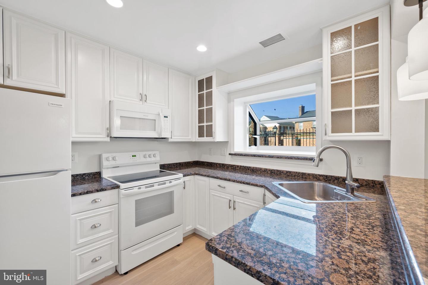 2600-A S ARLINGTON MILL DR #1, ARLINGTON, Virginia 22206, 2 Bedrooms Bedrooms, ,1 BathroomBathrooms,Residential,For sale,2600-A S ARLINGTON MILL DR #1,VAAR2067838 MLS # VAAR2067838