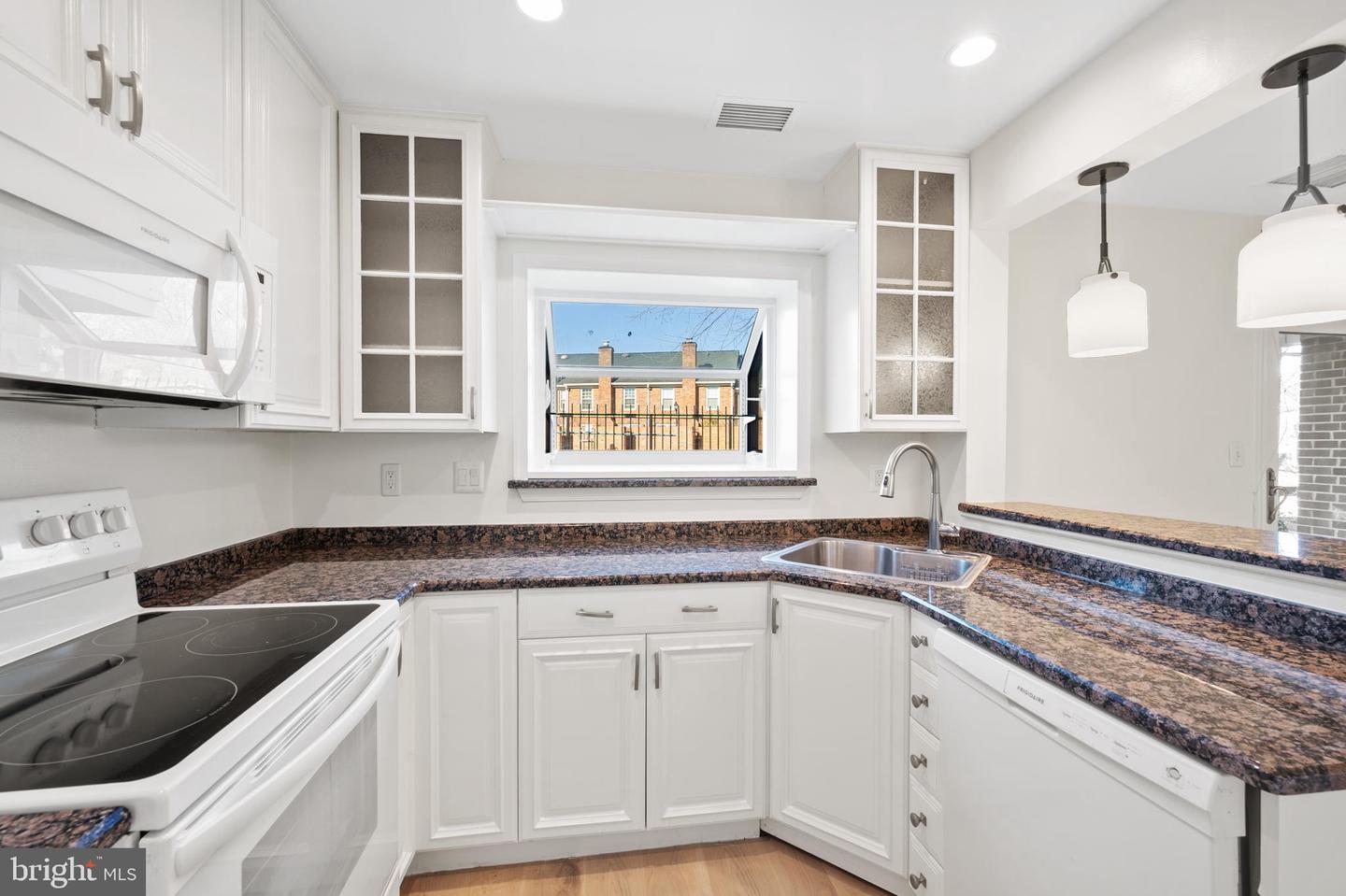 2600-A S ARLINGTON MILL DR #1, ARLINGTON, Virginia 22206, 2 Bedrooms Bedrooms, ,1 BathroomBathrooms,Residential,For sale,2600-A S ARLINGTON MILL DR #1,VAAR2067838 MLS # VAAR2067838