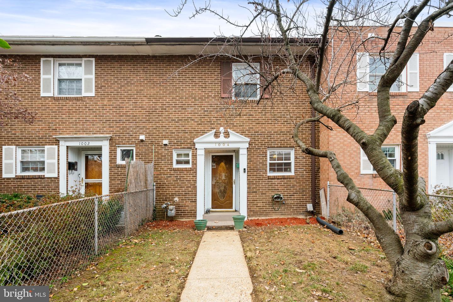 1004 COLONIAL AVE, ALEXANDRIA, Virginia 22314, 3 Bedrooms Bedrooms, ,1 BathroomBathrooms,Residential,For sale,1004 COLONIAL AVE,VAAX2053276 MLS # VAAX2053276