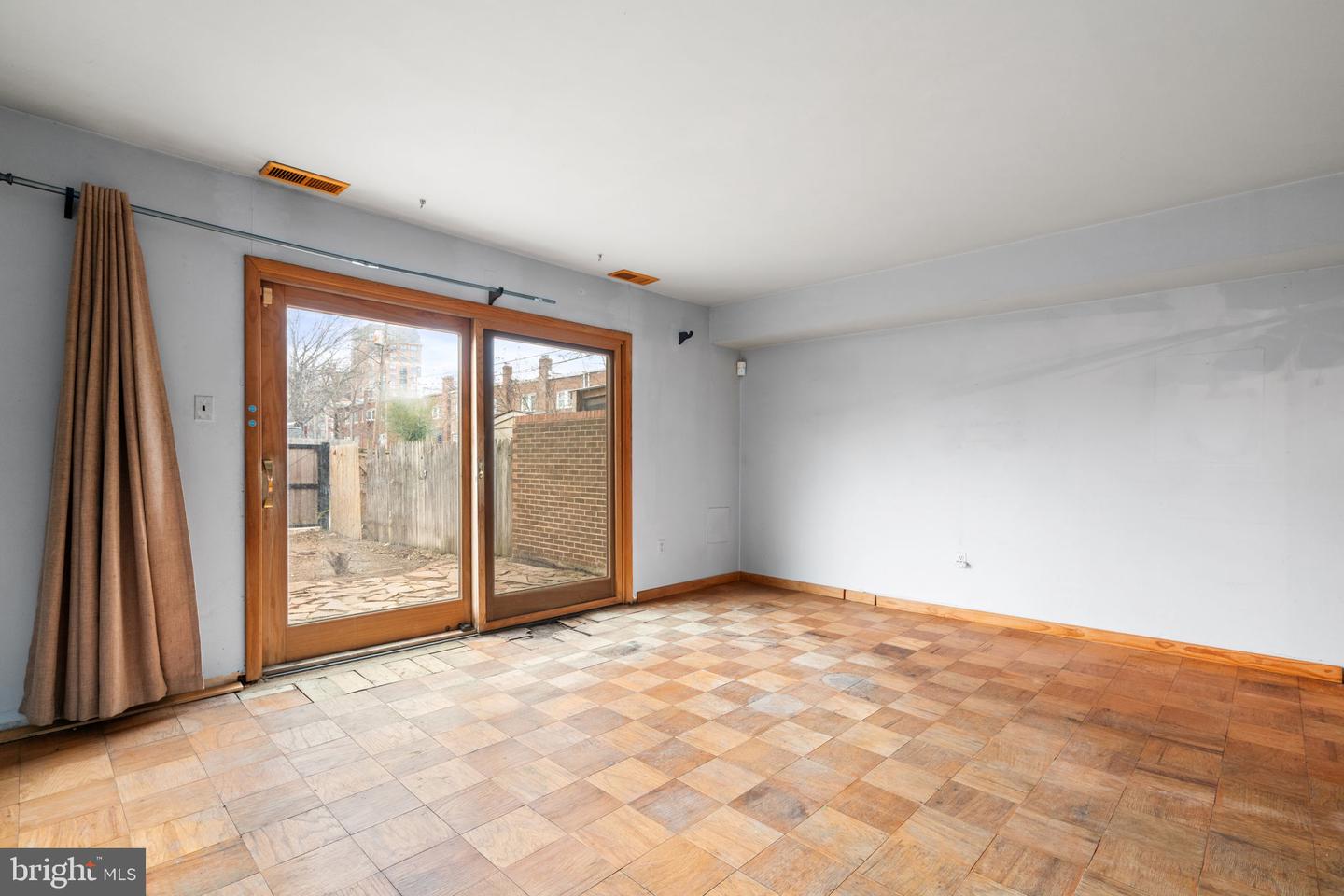 1004 COLONIAL AVE, ALEXANDRIA, Virginia 22314, 3 Bedrooms Bedrooms, ,1 BathroomBathrooms,Residential,For sale,1004 COLONIAL AVE,VAAX2053276 MLS # VAAX2053276