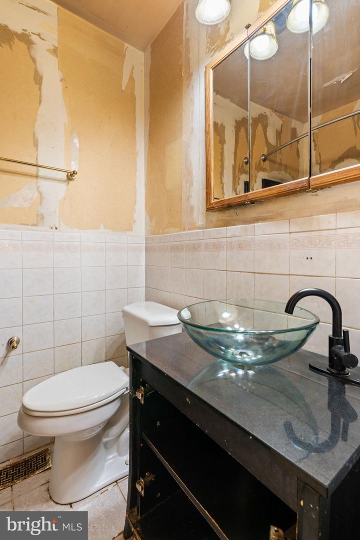 1004 COLONIAL AVE, ALEXANDRIA, Virginia 22314, 3 Bedrooms Bedrooms, ,1 BathroomBathrooms,Residential,For sale,1004 COLONIAL AVE,VAAX2053276 MLS # VAAX2053276