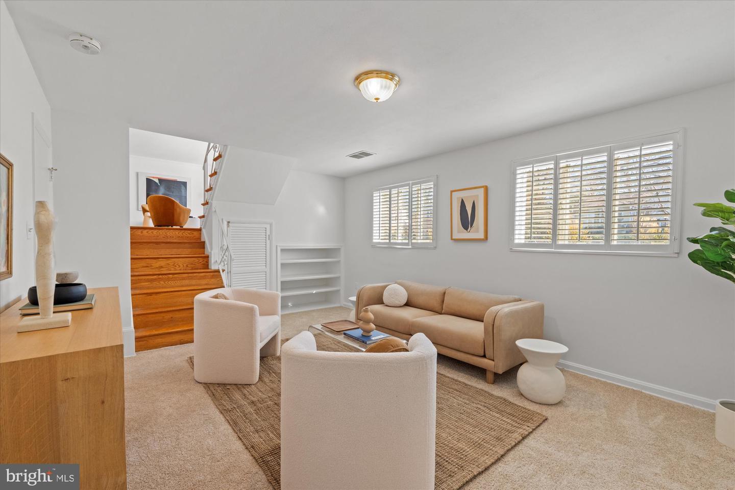 2904 FARM RD, ALEXANDRIA, Virginia 22302, 4 Bedrooms Bedrooms, ,2 BathroomsBathrooms,Residential,For sale,2904 FARM RD,VAAX2053280 MLS # VAAX2053280