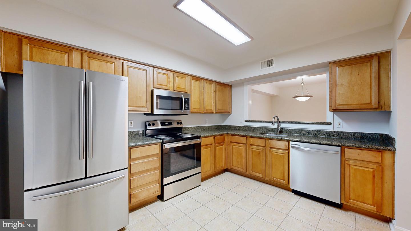 3179 SUMMIT SQUARE DR #2-C4, OAKTON, Virginia 22124, 2 Bedrooms Bedrooms, ,1 BathroomBathrooms,Residential,For sale,3179 SUMMIT SQUARE DR #2-C4,VAFX2286304 MLS # VAFX2286304 3179 SUMMIT SQUARE DR #2-C4, OAKTON, Virginia 22124, 2 Bedrooms Bedrooms, ,1 BathroomBathrooms,Residential,For sale,3179 SUMMIT SQUARE DR #2-C4,VAFX2286304 MLS # VAFX2286304