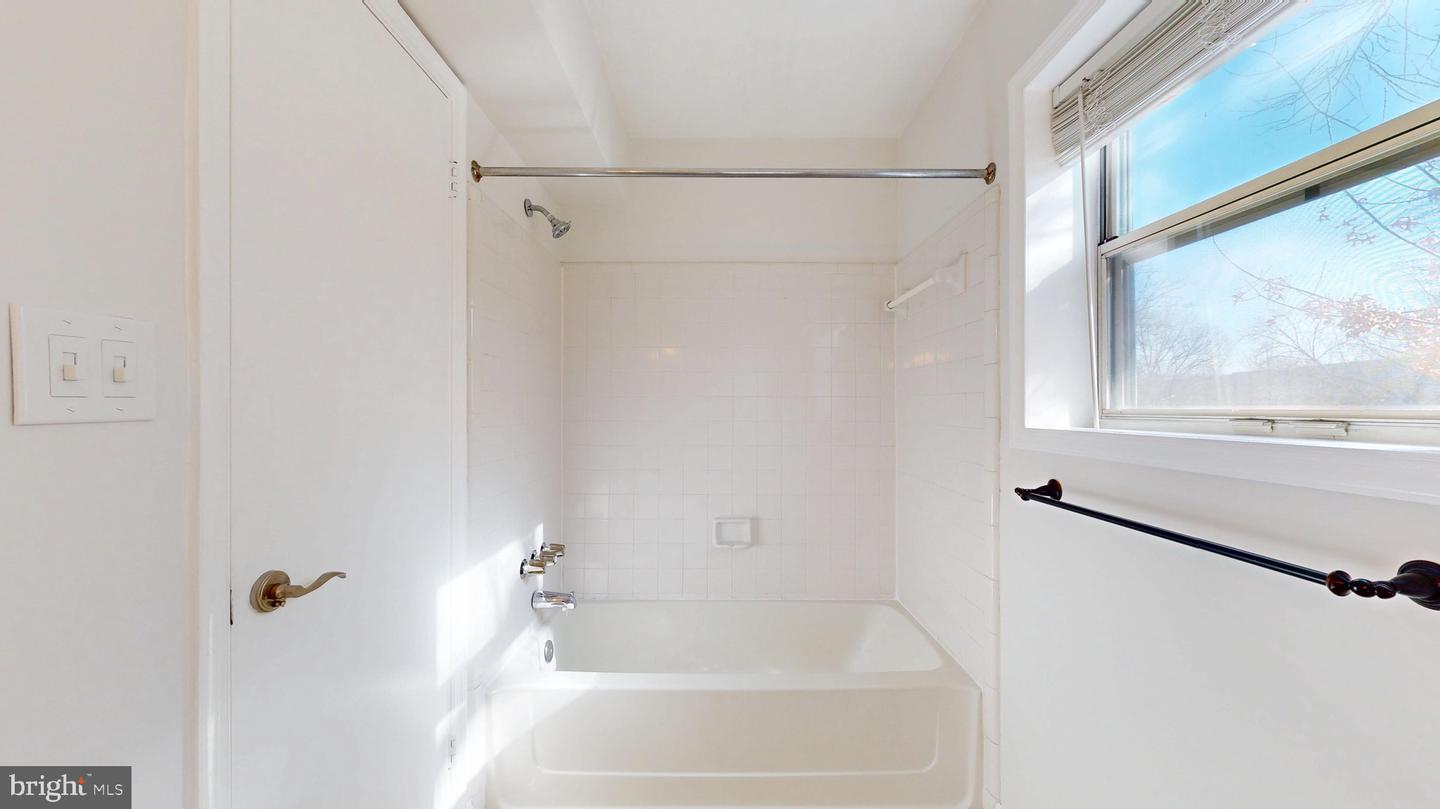 3179 SUMMIT SQUARE DR #2-C4, OAKTON, Virginia 22124, 2 Bedrooms Bedrooms, ,1 BathroomBathrooms,Residential,For sale,3179 SUMMIT SQUARE DR #2-C4,VAFX2286304 MLS # VAFX2286304 3179 SUMMIT SQUARE DR #2-C4, OAKTON, Virginia 22124, 2 Bedrooms Bedrooms, ,1 BathroomBathrooms,Residential,For sale,3179 SUMMIT SQUARE DR #2-C4,VAFX2286304 MLS # VAFX2286304