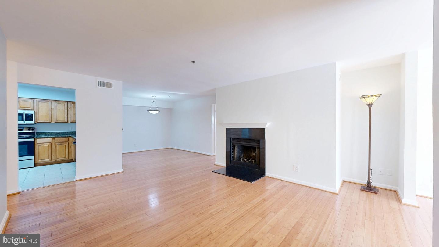 3179 SUMMIT SQUARE DR #2-C4, OAKTON, Virginia 22124, 2 Bedrooms Bedrooms, ,1 BathroomBathrooms,Residential,For sale,3179 SUMMIT SQUARE DR #2-C4,VAFX2286304 MLS # VAFX2286304 3179 SUMMIT SQUARE DR #2-C4, OAKTON, Virginia 22124, 2 Bedrooms Bedrooms, ,1 BathroomBathrooms,Residential,For sale,3179 SUMMIT SQUARE DR #2-C4,VAFX2286304 MLS # VAFX2286304