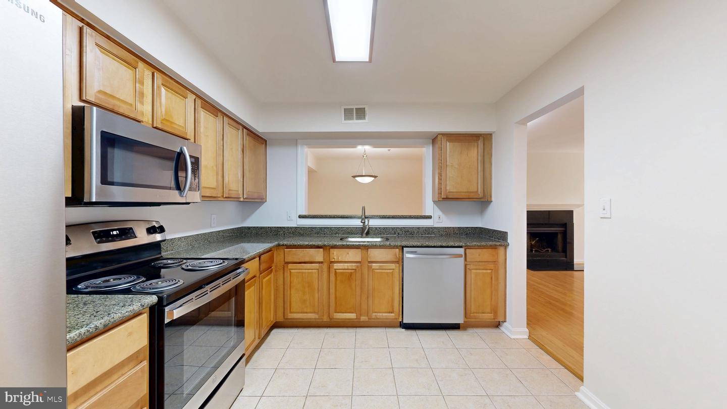 3179 SUMMIT SQUARE DR #2-C4, OAKTON, Virginia 22124, 2 Bedrooms Bedrooms, ,1 BathroomBathrooms,Residential,For sale,3179 SUMMIT SQUARE DR #2-C4,VAFX2286304 MLS # VAFX2286304 3179 SUMMIT SQUARE DR #2-C4, OAKTON, Virginia 22124, 2 Bedrooms Bedrooms, ,1 BathroomBathrooms,Residential,For sale,3179 SUMMIT SQUARE DR #2-C4,VAFX2286304 MLS # VAFX2286304