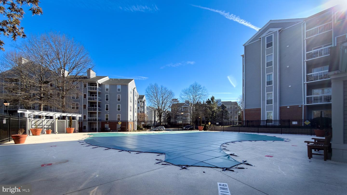 3179 SUMMIT SQUARE DR #2-C4, OAKTON, Virginia 22124, 2 Bedrooms Bedrooms, ,1 BathroomBathrooms,Residential,For sale,3179 SUMMIT SQUARE DR #2-C4,VAFX2286304 MLS # VAFX2286304