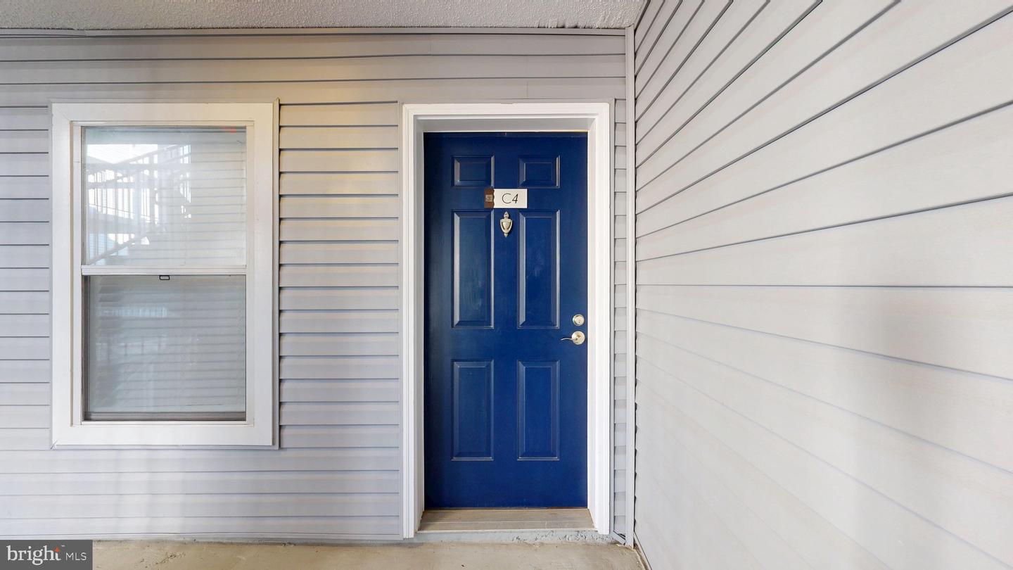 3179 SUMMIT SQUARE DR #2-C4, OAKTON, Virginia 22124, 2 Bedrooms Bedrooms, ,1 BathroomBathrooms,Residential,For sale,3179 SUMMIT SQUARE DR #2-C4,VAFX2286304 MLS # VAFX2286304