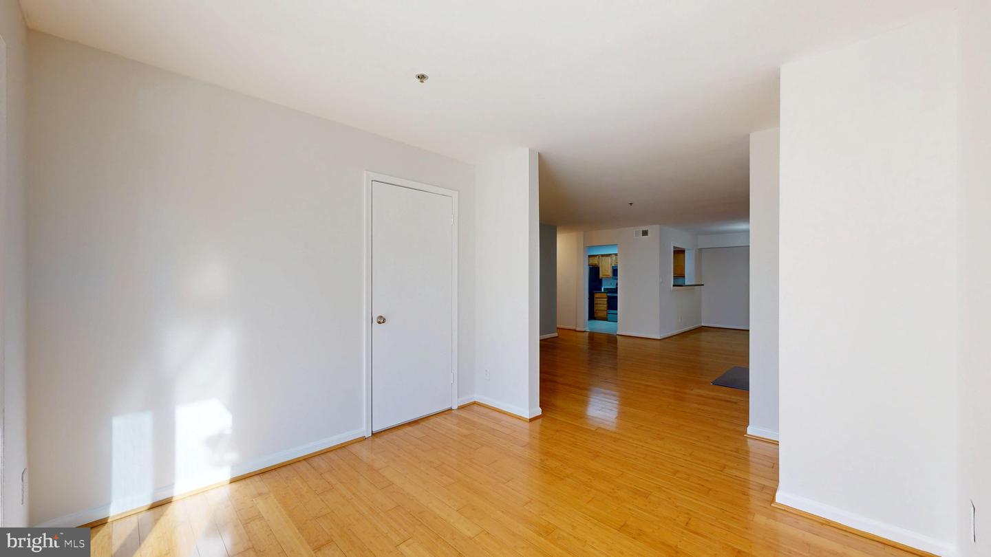 3179 SUMMIT SQUARE DR #2-C4, OAKTON, Virginia 22124, 2 Bedrooms Bedrooms, ,1 BathroomBathrooms,Residential,For sale,3179 SUMMIT SQUARE DR #2-C4,VAFX2286304 MLS # VAFX2286304 3179 SUMMIT SQUARE DR #2-C4, OAKTON, Virginia 22124, 2 Bedrooms Bedrooms, ,1 BathroomBathrooms,Residential,For sale,3179 SUMMIT SQUARE DR #2-C4,VAFX2286304 MLS # VAFX2286304