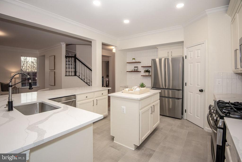 4183 WHITLOW PL, CHANTILLY, Virginia 20151, 4 Bedrooms Bedrooms, ,4 BathroomsBathrooms,Residential,For sale,4183 WHITLOW PL,VAFX2286404 MLS # VAFX2286404