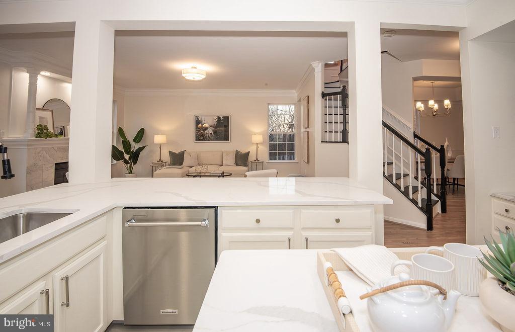 4183 WHITLOW PL, CHANTILLY, Virginia 20151, 4 Bedrooms Bedrooms, ,4 BathroomsBathrooms,Residential,For sale,4183 WHITLOW PL,VAFX2286404 MLS # VAFX2286404