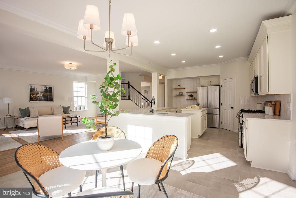 4183 WHITLOW PL, CHANTILLY, Virginia 20151, 4 Bedrooms Bedrooms, ,4 BathroomsBathrooms,Residential,For sale,4183 WHITLOW PL,VAFX2286404 MLS # VAFX2286404