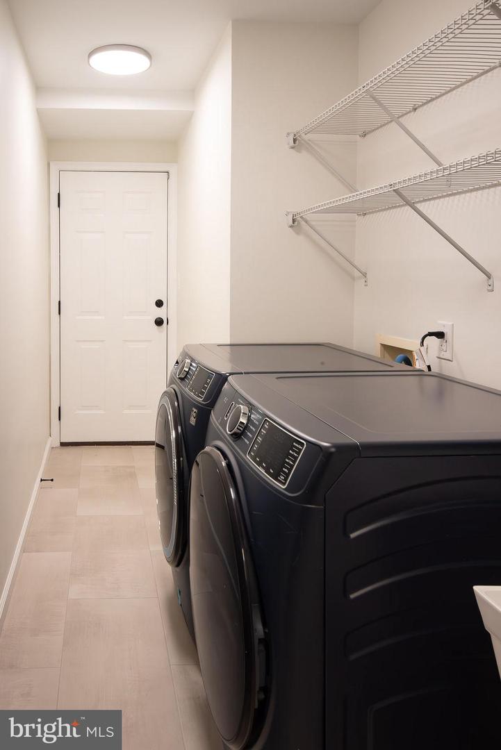 4183 WHITLOW PL, CHANTILLY, Virginia 20151, 4 Bedrooms Bedrooms, ,4 BathroomsBathrooms,Residential,For sale,4183 WHITLOW PL,VAFX2286404 MLS # VAFX2286404