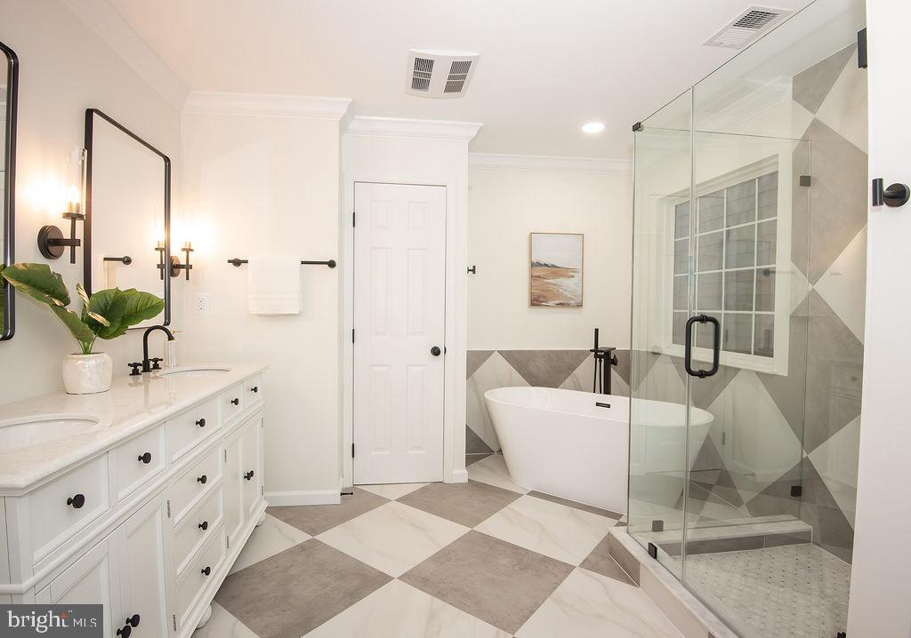 4183 WHITLOW PL, CHANTILLY, Virginia 20151, 4 Bedrooms Bedrooms, ,4 BathroomsBathrooms,Residential,For sale,4183 WHITLOW PL,VAFX2286404 MLS # VAFX2286404