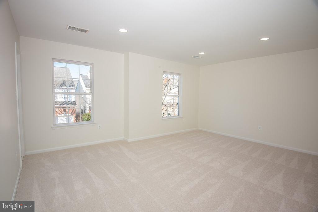 4183 WHITLOW PL, CHANTILLY, Virginia 20151, 4 Bedrooms Bedrooms, ,4 BathroomsBathrooms,Residential,For sale,4183 WHITLOW PL,VAFX2286404 MLS # VAFX2286404