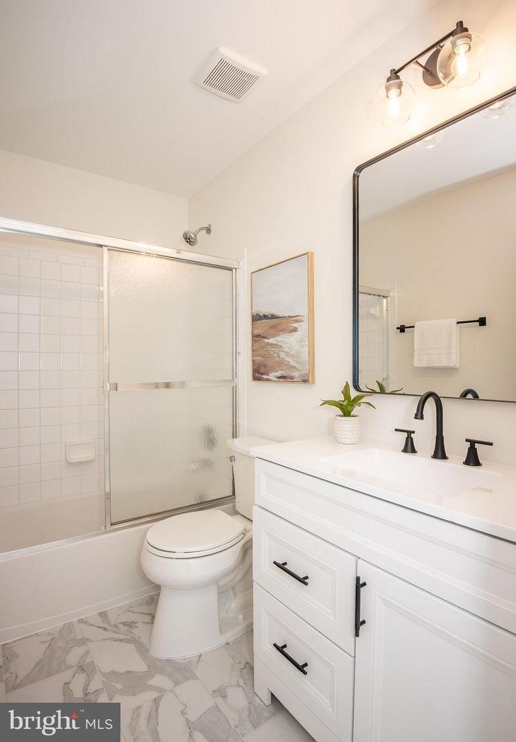 4183 WHITLOW PL, CHANTILLY, Virginia 20151, 4 Bedrooms Bedrooms, ,4 BathroomsBathrooms,Residential,For sale,4183 WHITLOW PL,VAFX2286404 MLS # VAFX2286404