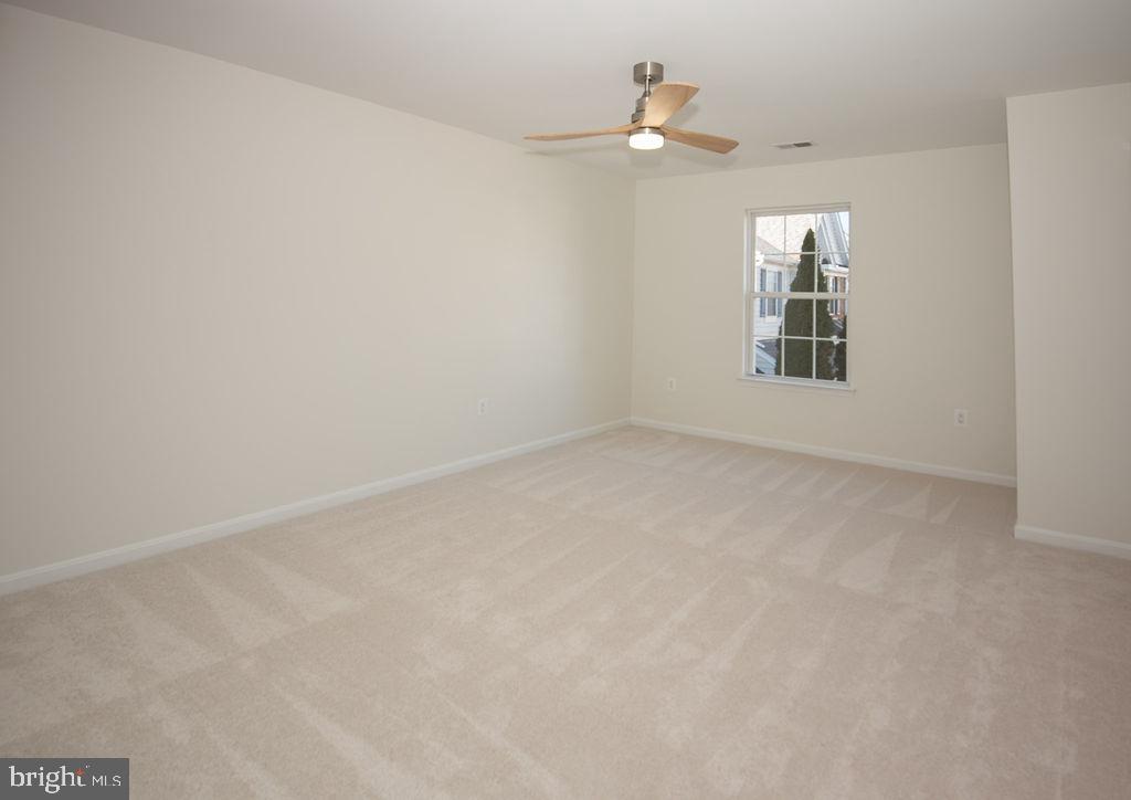 4183 WHITLOW PL, CHANTILLY, Virginia 20151, 4 Bedrooms Bedrooms, ,4 BathroomsBathrooms,Residential,For sale,4183 WHITLOW PL,VAFX2286404 MLS # VAFX2286404