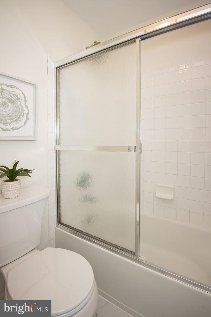 4183 WHITLOW PL, CHANTILLY, Virginia 20151, 4 Bedrooms Bedrooms, ,4 BathroomsBathrooms,Residential,For sale,4183 WHITLOW PL,VAFX2286404 MLS # VAFX2286404