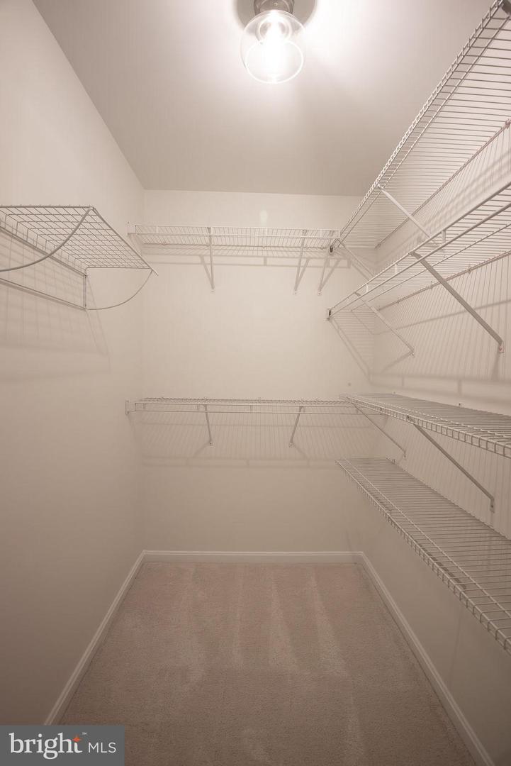 4183 WHITLOW PL, CHANTILLY, Virginia 20151, 4 Bedrooms Bedrooms, ,4 BathroomsBathrooms,Residential,For sale,4183 WHITLOW PL,VAFX2286404 MLS # VAFX2286404