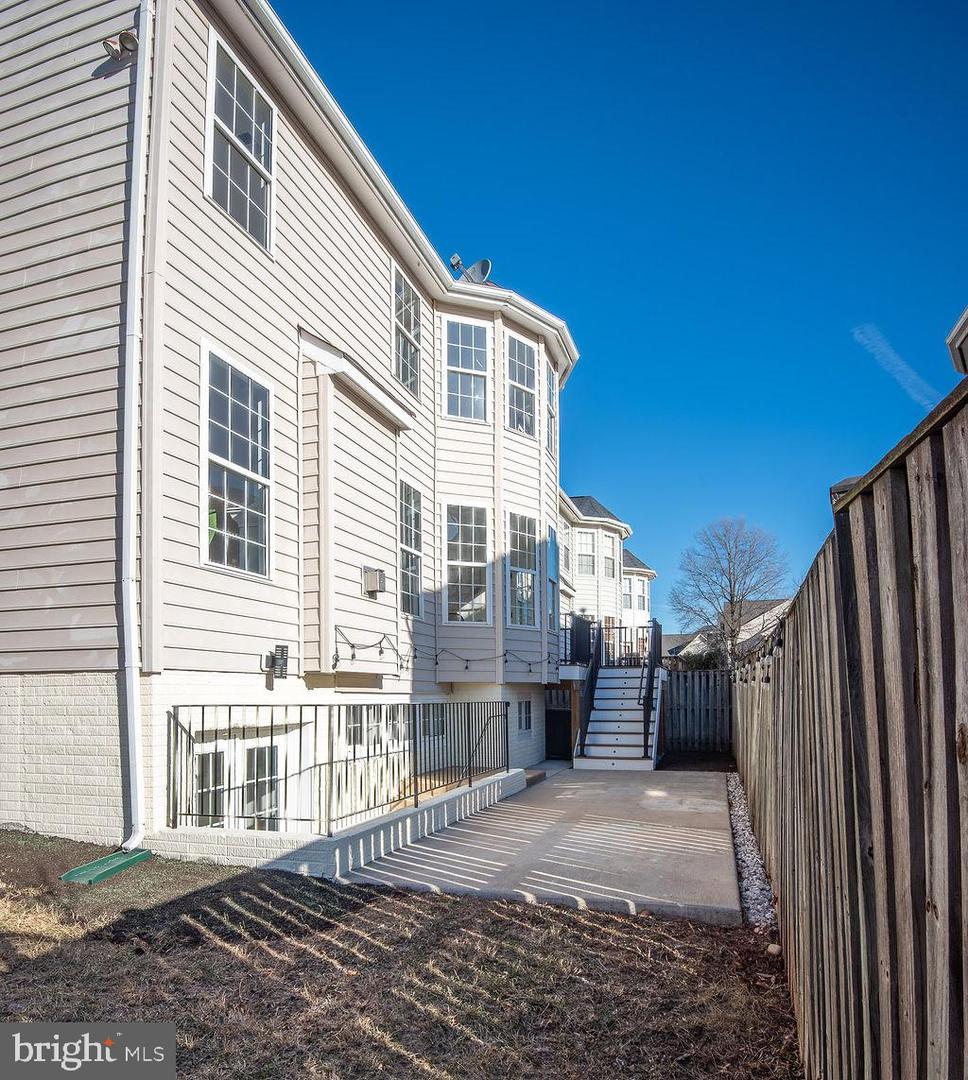 4183 WHITLOW PL, CHANTILLY, Virginia 20151, 4 Bedrooms Bedrooms, ,4 BathroomsBathrooms,Residential,For sale,4183 WHITLOW PL,VAFX2286404 MLS # VAFX2286404