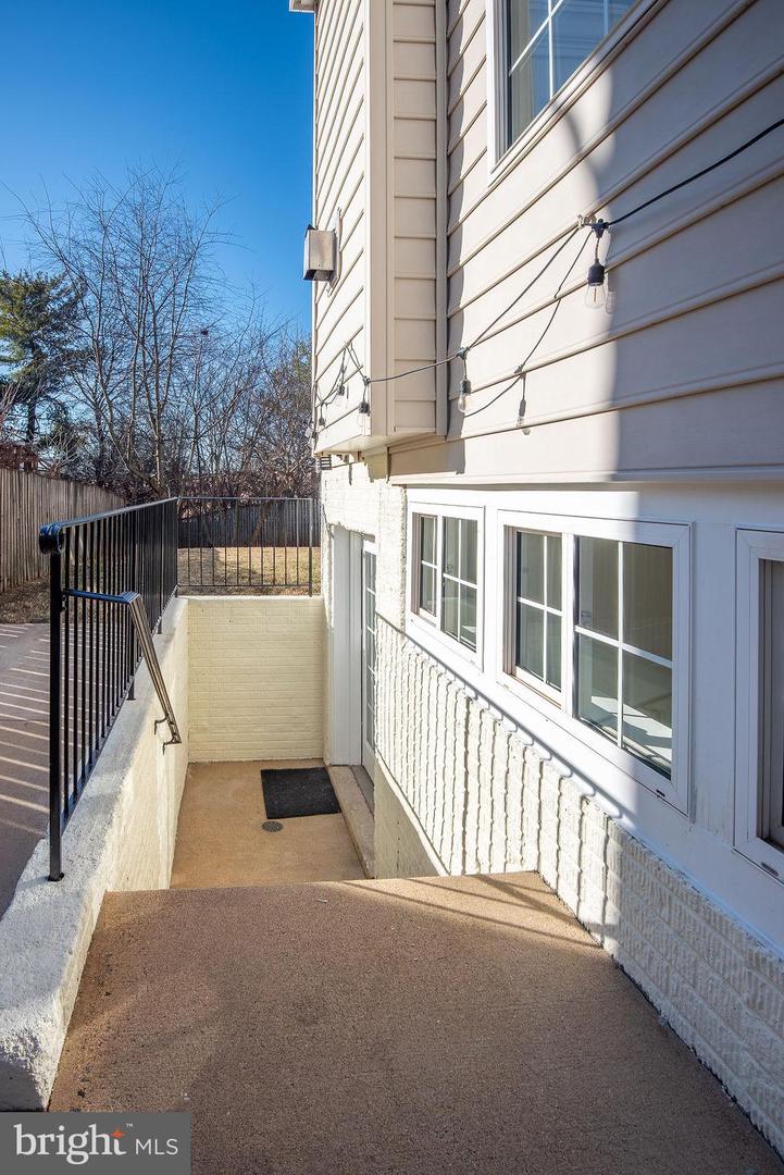 4183 WHITLOW PL, CHANTILLY, Virginia 20151, 4 Bedrooms Bedrooms, ,4 BathroomsBathrooms,Residential,For sale,4183 WHITLOW PL,VAFX2286404 MLS # VAFX2286404