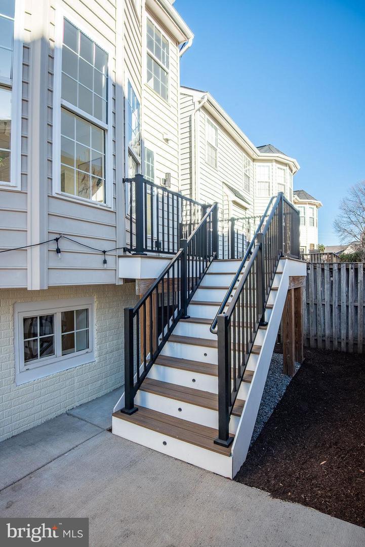 4183 WHITLOW PL, CHANTILLY, Virginia 20151, 4 Bedrooms Bedrooms, ,4 BathroomsBathrooms,Residential,For sale,4183 WHITLOW PL,VAFX2286404 MLS # VAFX2286404