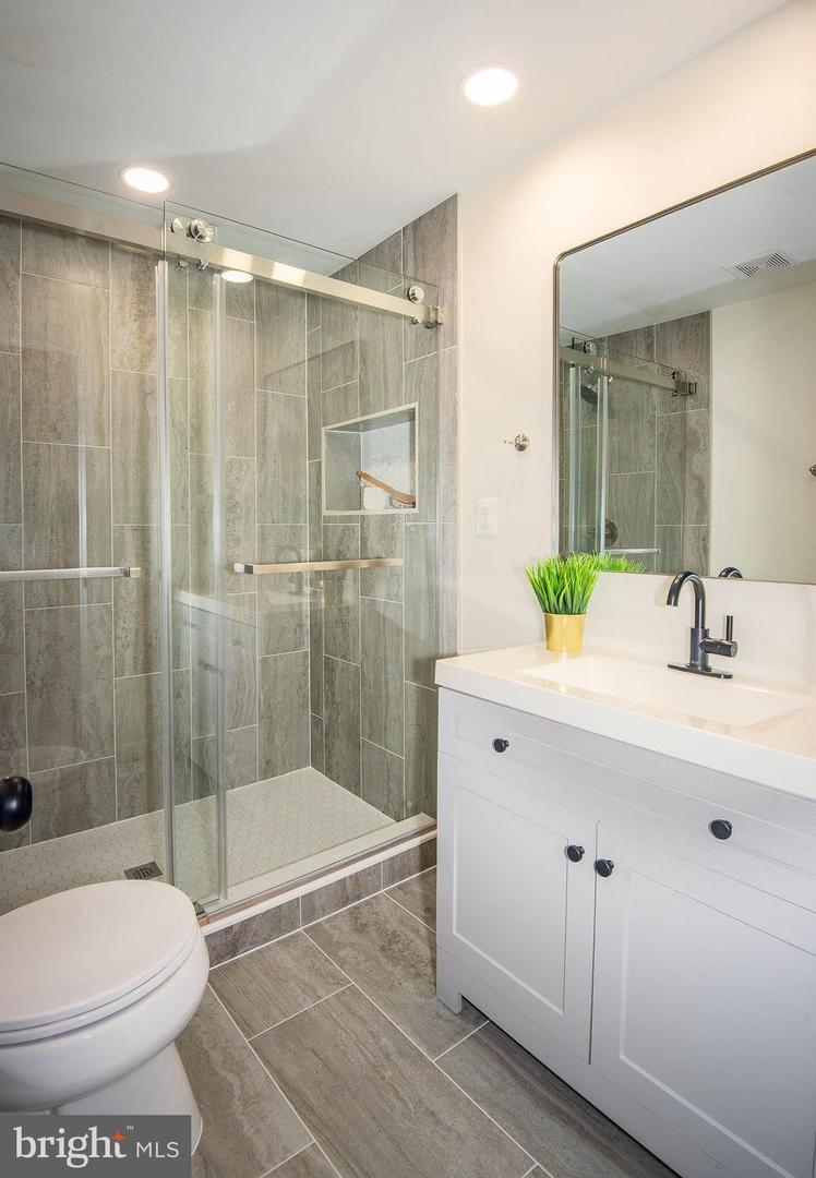 4183 WHITLOW PL, CHANTILLY, Virginia 20151, 4 Bedrooms Bedrooms, ,4 BathroomsBathrooms,Residential,For sale,4183 WHITLOW PL,VAFX2286404 MLS # VAFX2286404