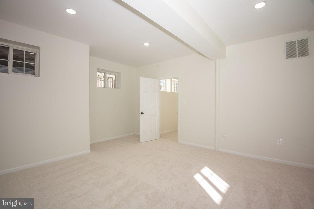 4183 WHITLOW PL, CHANTILLY, Virginia 20151, 4 Bedrooms Bedrooms, ,4 BathroomsBathrooms,Residential,For sale,4183 WHITLOW PL,VAFX2286404 MLS # VAFX2286404