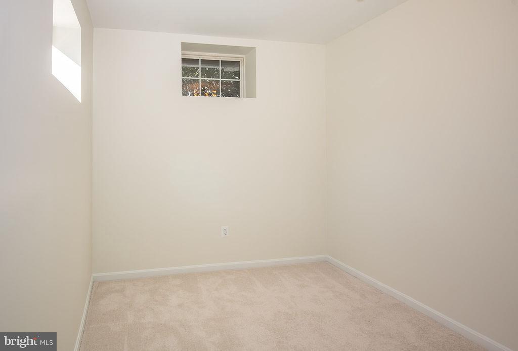 4183 WHITLOW PL, CHANTILLY, Virginia 20151, 4 Bedrooms Bedrooms, ,4 BathroomsBathrooms,Residential,For sale,4183 WHITLOW PL,VAFX2286404 MLS # VAFX2286404