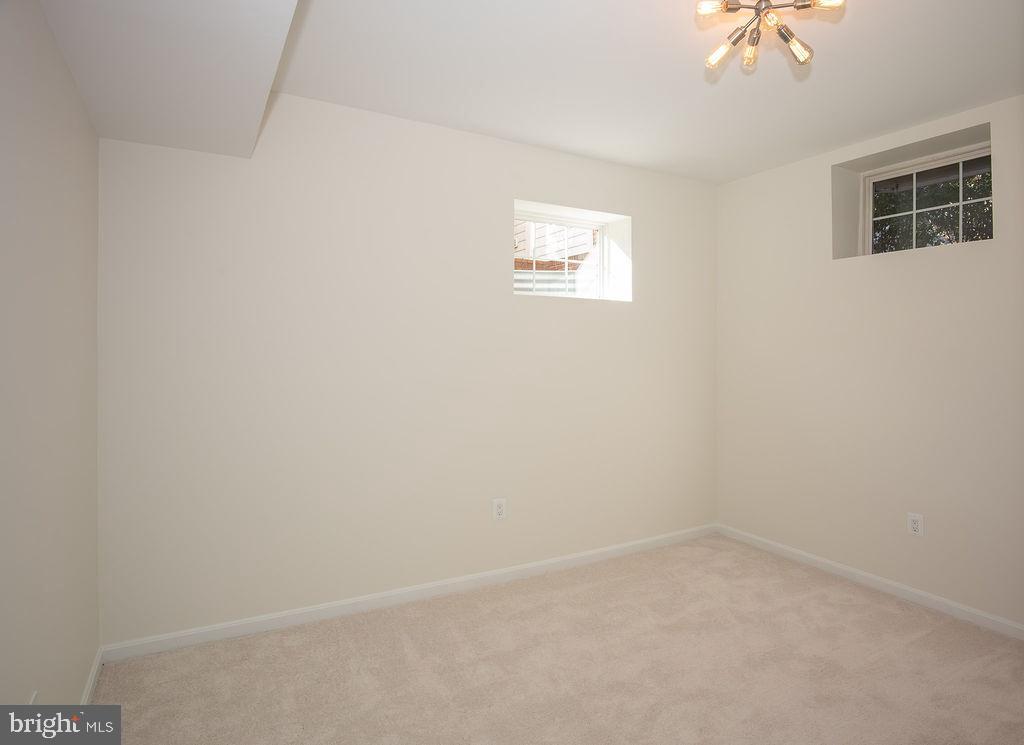 4183 WHITLOW PL, CHANTILLY, Virginia 20151, 4 Bedrooms Bedrooms, ,4 BathroomsBathrooms,Residential,For sale,4183 WHITLOW PL,VAFX2286404 MLS # VAFX2286404