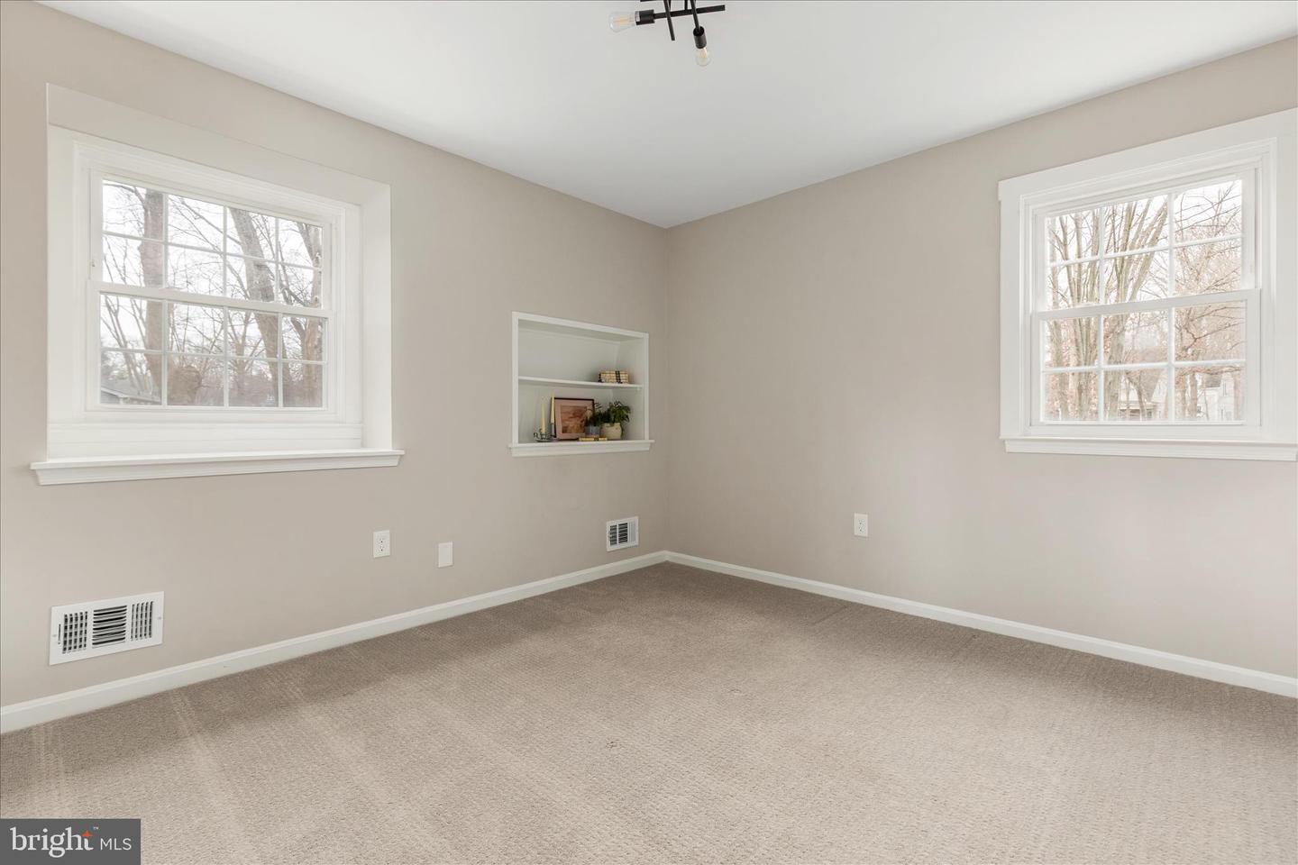 1002 KERGE CT SE, VIENNA, Virginia 22180, 5 Bedrooms Bedrooms, ,3 BathroomsBathrooms,Residential,For sale,1002 KERGE CT SE,VAFX2286428 MLS # VAFX2286428