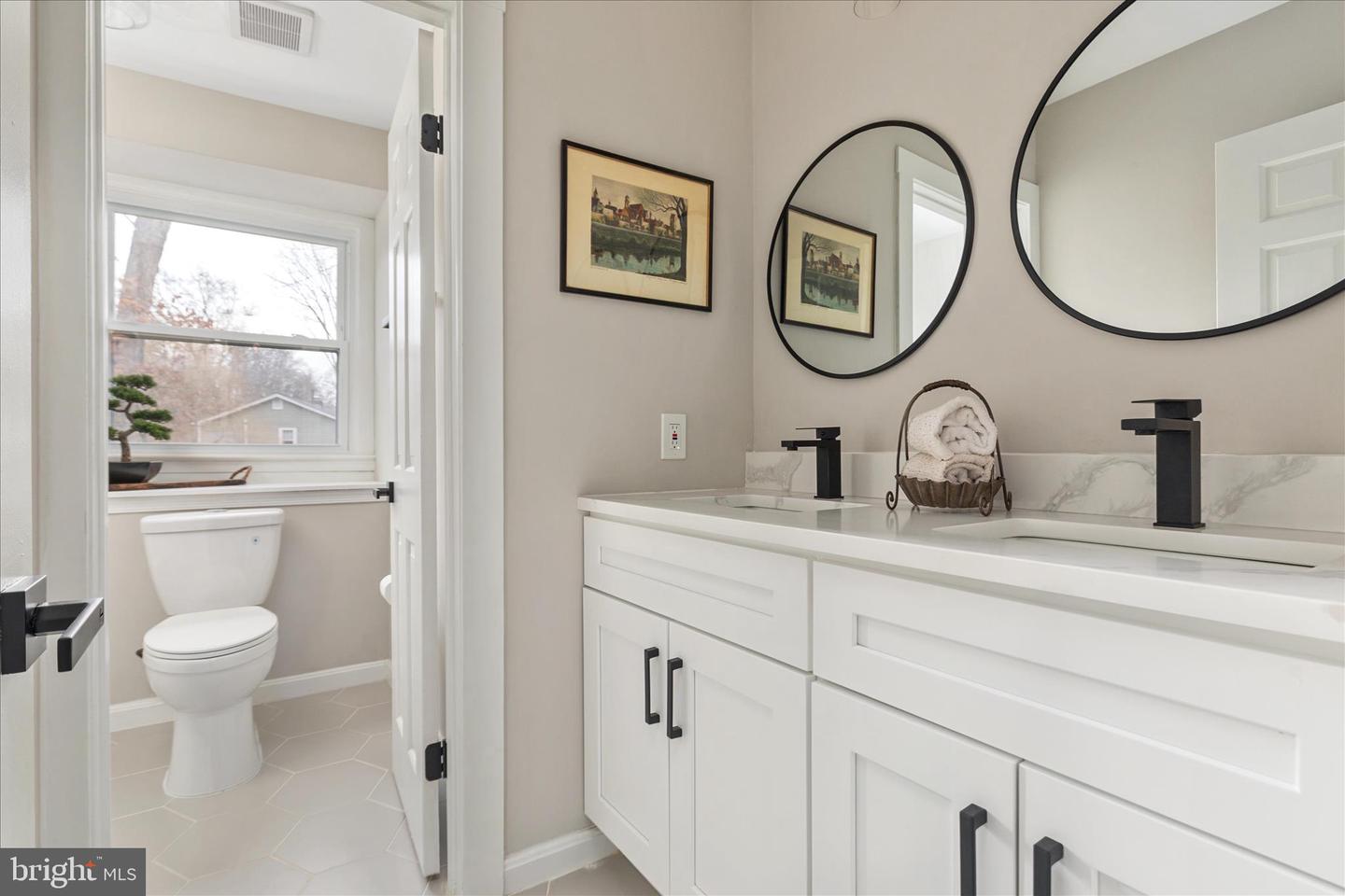 1002 KERGE CT SE, VIENNA, Virginia 22180, 5 Bedrooms Bedrooms, ,3 BathroomsBathrooms,Residential,For sale,1002 KERGE CT SE,VAFX2286428 MLS # VAFX2286428